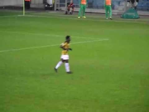 Penalty Wilfried Bony tijdens Vitesse- Fc Groningen.