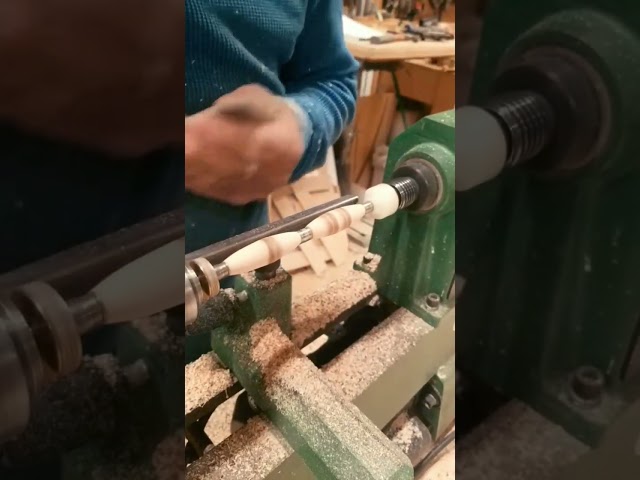 Vídeo relacionado con Kueohse Juego de 5 BolíGrafos Finos de Lujo para Torneado de Madera, Acabado Cobre, Mecanismo Giratorio.