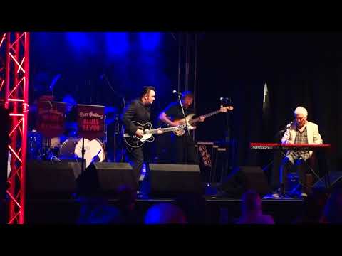 Pete Gage & Ruzz Guitar - Gin House Blues