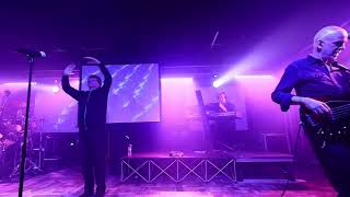 IQ &quot;Headlong&quot;