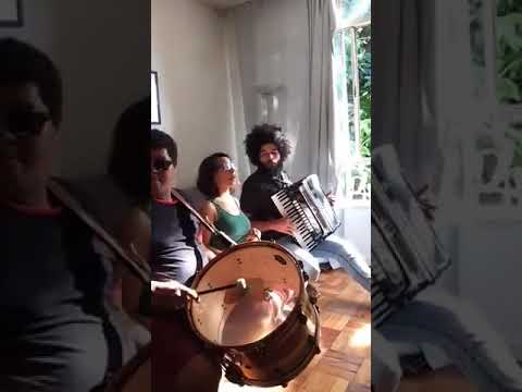 Trio Juriti (Mestrinho, Thais e Scurinho) canta 'É Tempo de Voltar', de Dominguinhos e Anastácia
