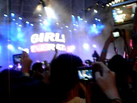 [Fancam] Kpop Night Concert 2010- (Sunny & Taeyeon singing to Gee)