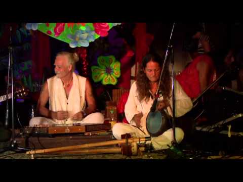 Bahramji & Maneesh de Moor "Dreamcatcher" taken from the Album " Call of the Mystic"