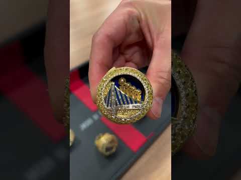 A look INSIDE Steph Curry's ring 💍