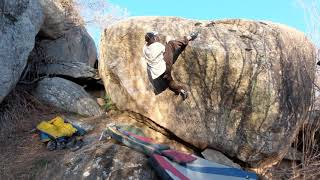 Video thumbnail of Problem 26 (Table), 7c (sit). Targasonne