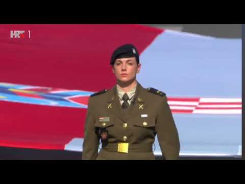 Mihaela Živković preuzimanje zastave od branitelja-MIMOHOD ZAGREB 2025