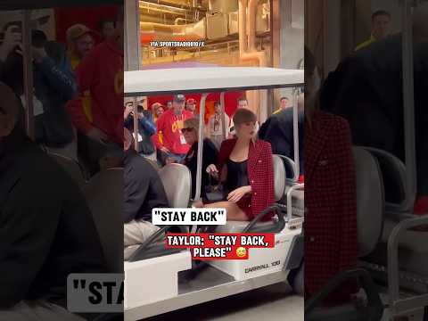 Taylor Swift making sure everyone’s being polite 😂 (via SportsRadio810/X)