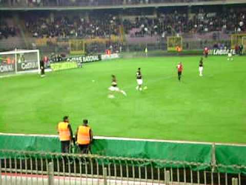 Lecce-Milan 09/11/2008 Gattuso si riscalda alla sua maniera!