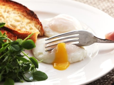 Make Perfect Poached Eggs With A Mesh Strainer