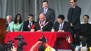 preview picture of video 'The Mayor of Markham City and The Mayor of Zhongshan City Signed A Friendship Cities Contract'