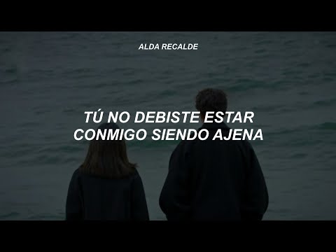 Dejaste que de ti me enamorara y que me acostumbrara solamente a tu cariño...