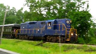 preview picture of video 'ITMZ 200 Passes Interurban Ruins - Atlanta, IN'