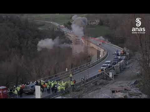 Video demolizione campata centrale del ponte sul Rio Torto a Serramazzoni