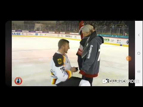 Heiratsantrag beim 4. Benefizspiel der La Ice Breakers