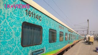 preview picture of video 'Shri Ganganagar to Nanded superfast express speeding to its way after departing Bhatinda junction.'