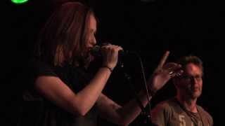 Qeaux Qeaux Joans - Can&#39;t Steal My Heart - Live Qbus Club Leiden