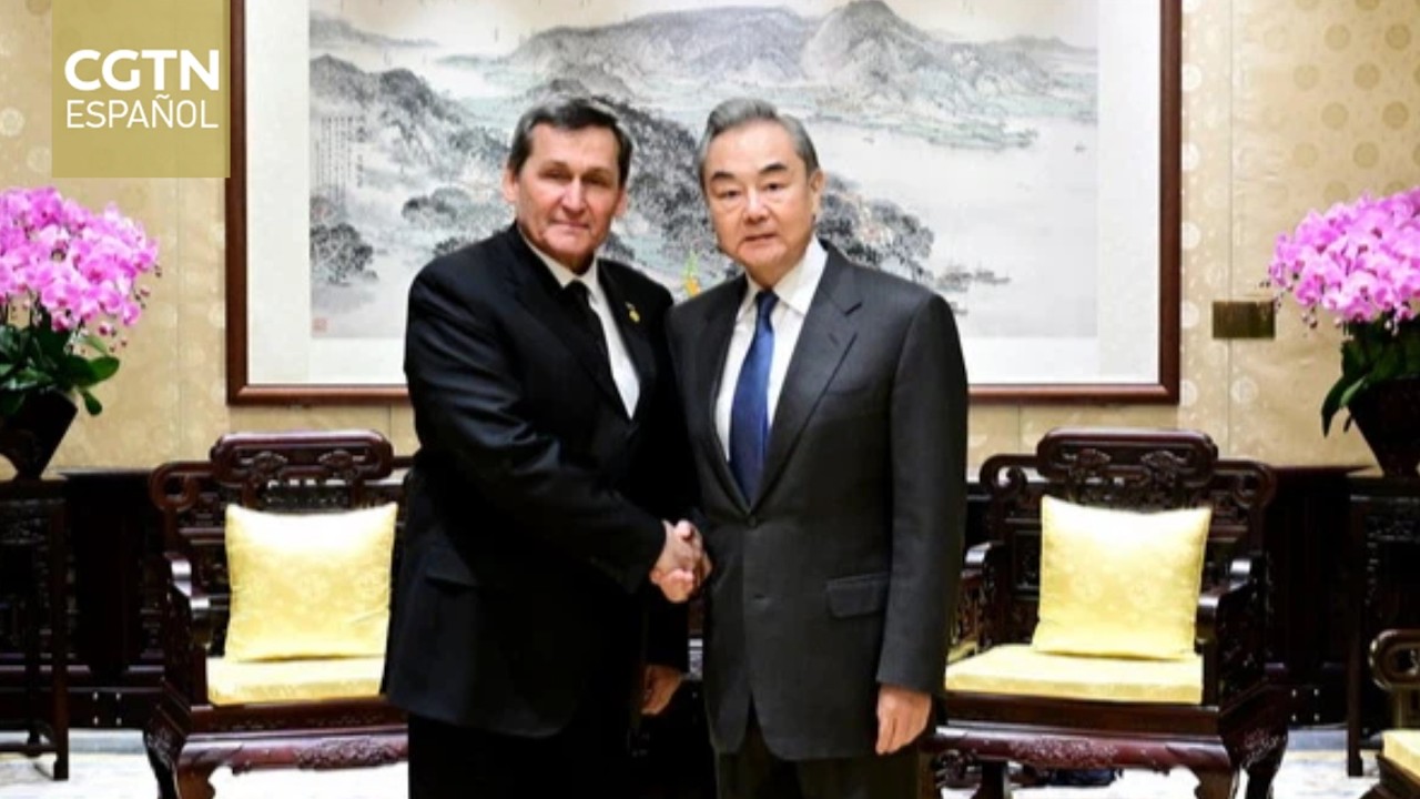 Wang Yi exhorta a profundizar la cooperación mutuamente beneficiosa entre China y Turkmenistán