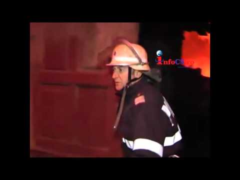 Foc devastator la o societate comerciala din Zavoi