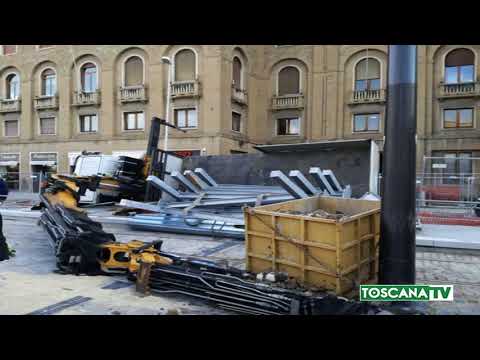 2018-03-21 FIRENZE - CAMION SI RIBALTA IN PIAZZA STAZIONE