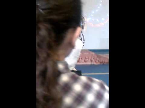 Andreea Ardelean intr un sat langa o fantana