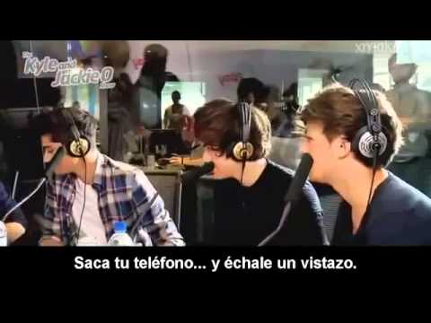 One Direction jugando con globos de helio (Traducido al español)_(360p)