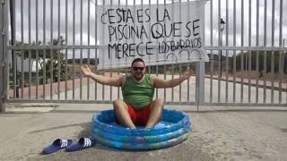 Inaguración simbólica en protesta por el estado de la piscina municipal de Los Barrios (Cádiz) 2016