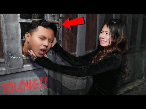 PRANK KUNCI DI LUAR GERBANG!! KEPALA ZAINAL MALAH NYANGKUT!!