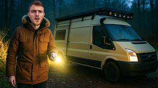 森の中でバンで一人キャンプ（寒くて、雨で、不気味な夜）