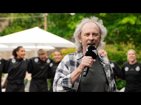 Wolfgang Petry feat. DFB Frauen-Nationalmannschaft - "Verlieben, verloren, vergessen, verzeih'n"