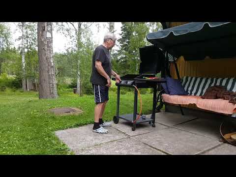 Pappa rageaa ja rikkoo grillin!!!
