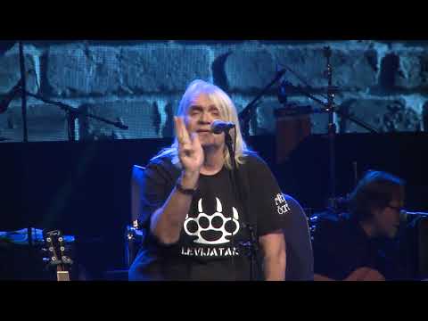 Riblja Čorba - U dva će čistači odneti đubre - (Čorba se čuje i bez struje SC 2017)