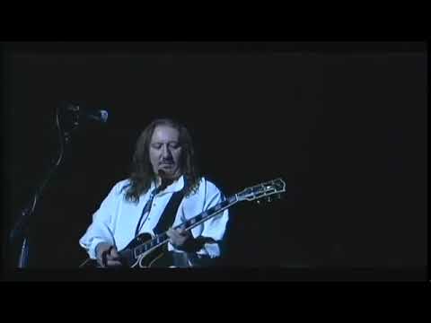 URIAH HEEP - Mick Box Guitar solo. (New Jersey, The US in 2003)