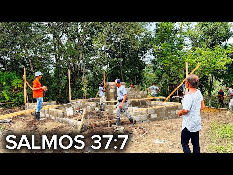 CONSTRUYENDO LA CASA DE DOÑA MARITZA EN UN DÍA LLUVIOSO.El Reportero Del Campo 