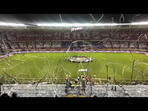 "Salida final Liga Ãguila Junior vs. América" Barra: Frente Rojiblanco Sur • Club: Junior de Barranquilla • País: Colombia