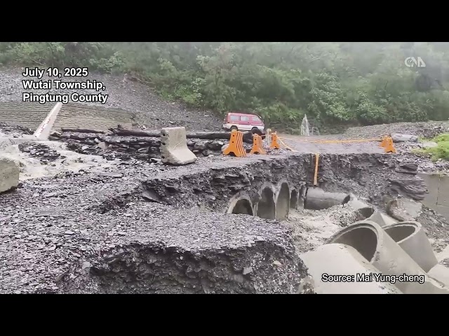Heavy rain cuts off bridge, roads in southern Taiwan
