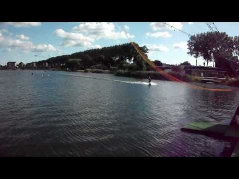 2013-9-15 Kim en Joyce wakeboarden bij Skeef