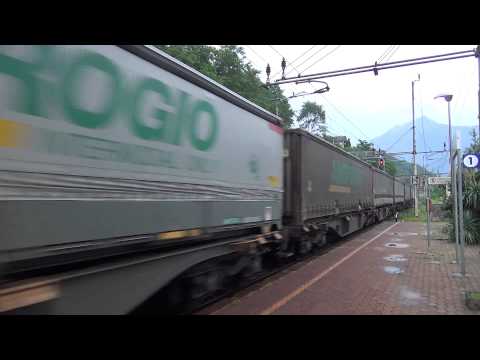 Re 4/4 BLS. CON MERCI AMBROGIO TRANSITA A PREGLIA (VB) 22 - 6 - 2014.