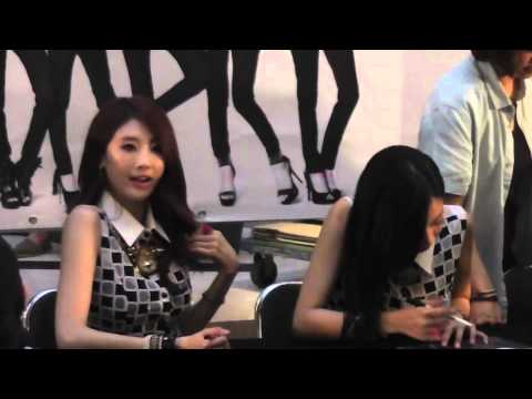 130526 Ninemuses Fan Sign Event Part10