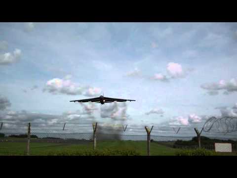 B52 Take off at very close quarters indeed!