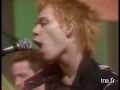 The Clash in 1977 - 'London's Burning' live on TV