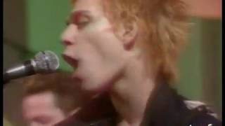 The Clash &#39;London&#39;s Burning&#39; live 1977 in TV studio