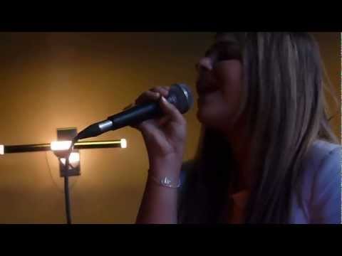Caroline Costa showcase BXL 14 mai 2012 - Toi et Moi