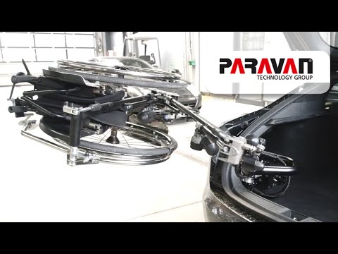 ROLLSTUHLVERLADEHILFE Robot 3000 in einem TESLA MODEL S