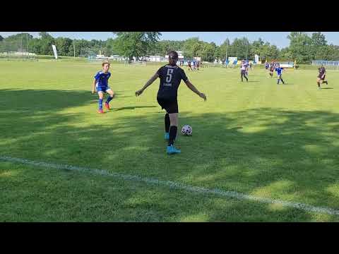 FC Komorów 2008- Diamenty Warszawa 2007dziewczyny.25 06 22 1 mecz o 3 miejsce