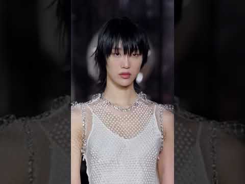 Sora Choi for Burberry Spring Summer 2020 #sorachoi #burberry #fashionshow #catwalk #fashion