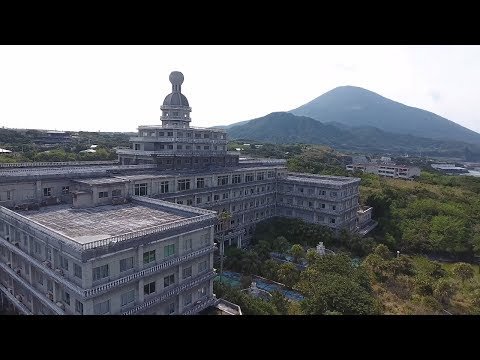 Abandoned Millionaires Royal Hotel With Cars And Everything Inside