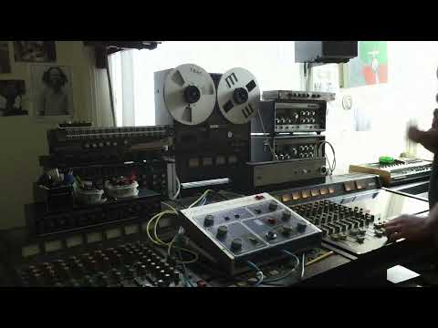 Sennid Meets Sir Troyan - Jah Jah Save We / REGGAE / DUB