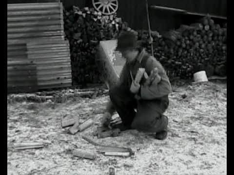 jens och jöns hugger ved.avi