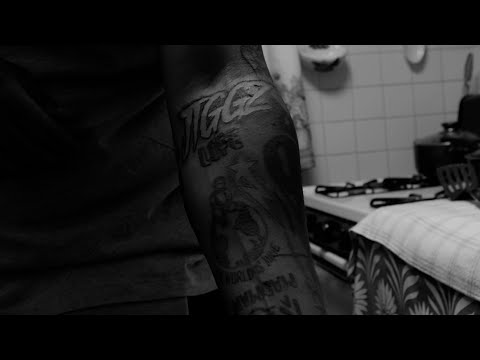 R2R MOE - FOLLOW ME (Visualizer)