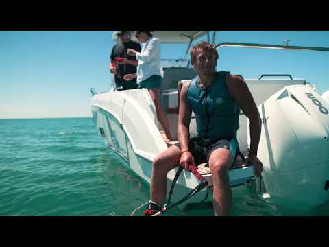 BENETEAU Flyer 9 SUNdeck: the next level in day-boating BENETEAU Flyer 9 SUNdeck: the next level in day-boating